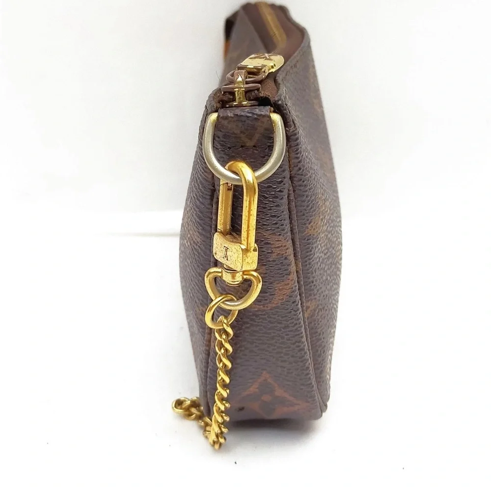 XSOLDX Louis Vuitton Pochette Accessoires Monogram Shoulder Bag Authentic - Picture 3 of 15
